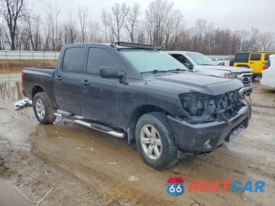 Czwarte zdjęcie samochodu z boku: 2013 NISSAN TITAN S VIN:1N6AA0EJXDN312500 - miniatura