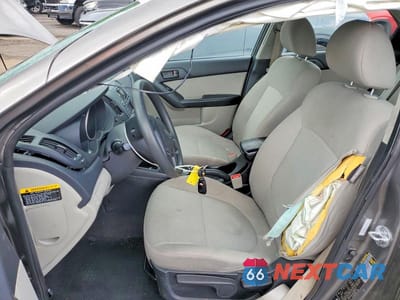 Zdjęcie 7 z 11 samochodu: 2010 KIA FORTE EX VIN:KNAFU4A26A5849721 - miniatura