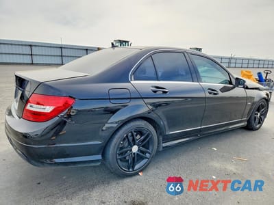 Trzecie zdjęcie samochodu z tyłu: 2012 MERCEDES-BENZ C 250 VIN:WDDGF4HB2CA605877 - miniatura