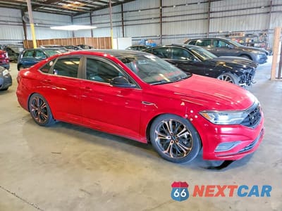 Czwarte zdjęcie samochodu z boku: 2021 VOLKSWAGEN JETTA S VIN:3VWC57BU9MM014230 - miniatura