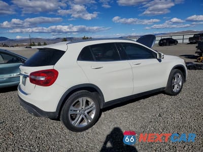 Trzecie zdjęcie samochodu z tyłu: 2015 MERCEDES-BENZ GLA 250 4MATIC VIN:WDCTG4GB0FJ039322 - miniatura