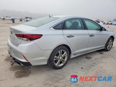 Trzecie zdjęcie samochodu z tyłu: 2018 HYUNDAI SONATA SPORT VIN:5NPE34AF1JH680633 - miniatura
