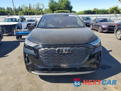 Piąte zdjęcie samochodu w środku: 2024 AUDI Q4 E-TRON PRESTIGE VIN:WA1MUBFZ8RP048027 - miniatura