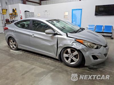 Czwarte zdjęcie samochodu z boku: 2013 HYUNDAI ELANTRA GLS VIN:5NPDH4AE7DH420018 - miniatura