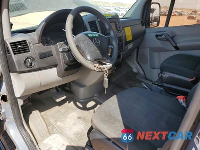 Zdjęcie 8 z 13 samochodu: 2018 MERCEDES BENZ SPRINTER 2500 DELIVERY VAN VIN:WD3PE7CD3JP630685 - miniatura