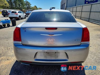 Zdjęcie 6 z 11 samochodu: 2018 CHRYSLER 300 TOURING VIN:2C3CCAAG9JH281951 - miniatura