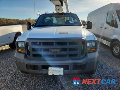 Piąte zdjęcie samochodu w środku: 2005 FORD F450 SUPER - BUCKET TRUCK VIN:1FDXF46Y25EC25480 - miniatura