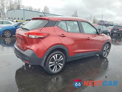 Trzecie zdjęcie samochodu z tyłu: 2018 NISSAN KICKS SV VIN:3N1CP5CU0JL517553 - miniatura