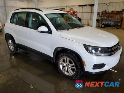 Czwarte zdjęcie samochodu z boku: 2016 VOLKSWAGEN TIGUAN S VIN:WVGBV7AX8GW548717 - miniatura