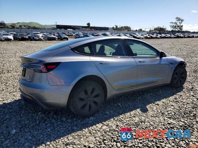 Trzecie zdjęcie samochodu z tyłu: 2024 TESLA MODEL 3 VIN:5YJ3E1EA0RF863692 - miniatura