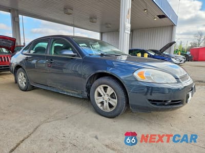 Czwarte zdjęcie samochodu z boku: 2013 CHEVROLET IMPALA LS VIN:2G1WA5E38D1102883 - miniatura