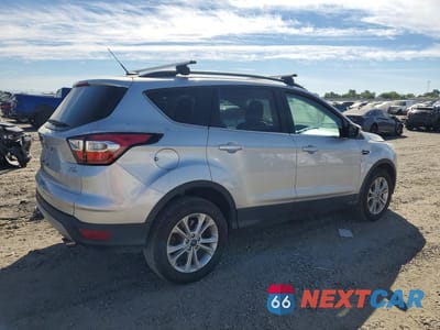 Trzecie zdjęcie samochodu z tyłu: 2018 FORD ESCAPE SE VIN:1FMCU9GD4JUA24659 - miniatura