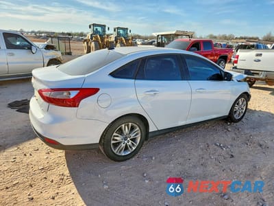 Trzecie zdjęcie samochodu z tyłu: 2012 FORD FOCUS SEL VIN:1FAHP3H2XCL393469 - miniatura