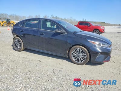 Czwarte zdjęcie samochodu z boku: 2022 KIA FORTE GT-LINE VIN:3KPF54AD4NE422582 - miniatura