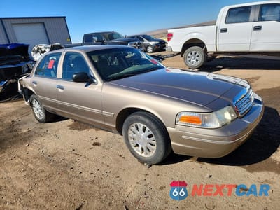 Czwarte zdjęcie samochodu z boku: 2004 FORD CROWN VICTORIA LX VIN:2FAFP74W04X171468 - miniatura