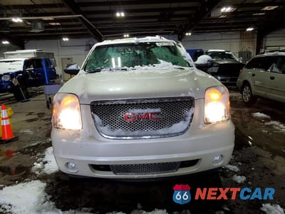 Piąte zdjęcie samochodu w środku: 2011 GMC YUKON DENALI VIN:1GKS2EEF6BR257308 - miniatura