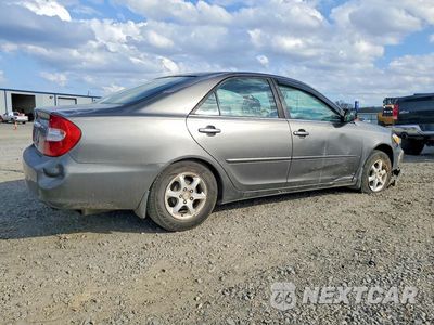 Trzecie zdjęcie samochodu z tyłu: 2002 TOYOTA CAMRY LE VIN:JTDBE30K020047450 - miniatura