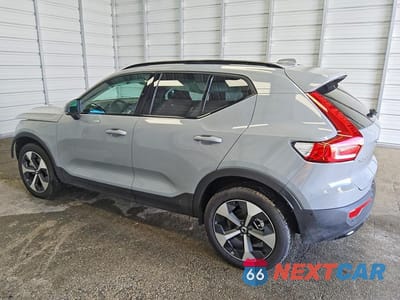 Drugie zdjęcie samochodu z przodu: 2026 VOLVO XC40 PLUS VIN:YV4L12UC9T2746687 - miniatura