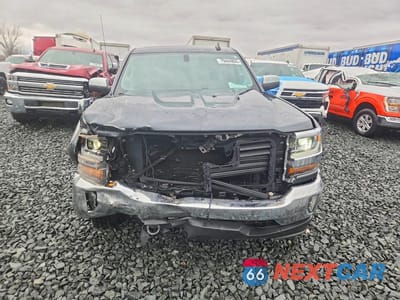 Piąte zdjęcie samochodu w środku: 2018 CHEVROLET SILVERADO K1500 LT VIN:3GCUKREC3JG379768 - miniatura