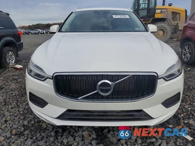 Piąte zdjęcie samochodu w środku: 2019 VOLVO XC60 T5 VIN:LYV102RK4KB204813 - miniatura