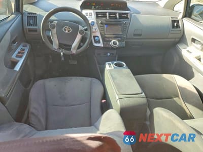Zdjęcie 8 z 12 samochodu: 2013 TOYOTA PRIUS V TWO VIN:JTDZN3EU9D3219114 - miniatura
