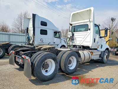 Czwarte zdjęcie samochodu z boku: 2019 INTERNATIONAL LT625 SEMI TRUCK VIN:3HSDZTZR1KN136276 - miniatura
