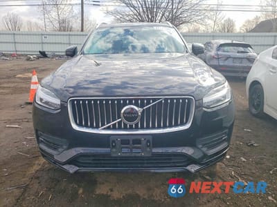 Piąte zdjęcie samochodu w środku: 2021 VOLVO XC90 T6 MOMENTUM VIN:YV4A22PK3M1718205 - miniatura