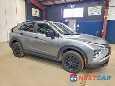 Czwarte zdjęcie samochodu z boku: 2024 MITSUBISHI ECLIPSE CROSS LE VIN:JA4ATVAA1RZ057780 - miniatura