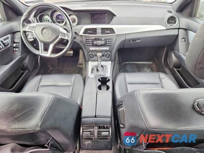 Zdjęcie 8 z 12 samochodu: 2013 MERCEDES-BENZ C 300 4MATIC VIN:WDDGF8AB4DA884784 - miniatura