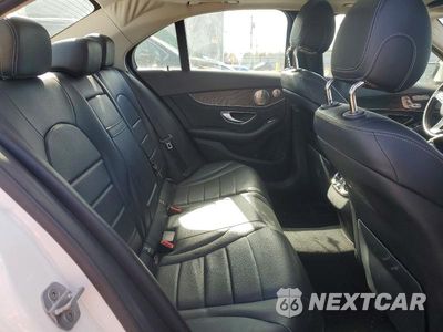 Zdjęcie 10 z 12 samochodu: 2015 MERCEDES-BENZ C 300 4MATIC VIN:55SWF4KB4FU058054 - miniatura