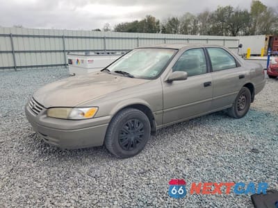 1997 TOYOTA CAMRY LE 4T1BG22K8VU087219 - główne zdjęcie licytacji z USA - miniatura