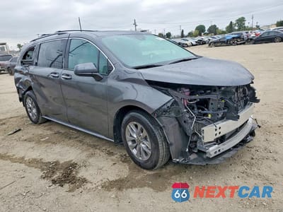 Czwarte zdjęcie samochodu z boku: 2025 TOYOTA SIENNA XLE 8-PASSENGER VIN:5TDJRKECXSS283922 - miniatura