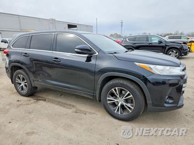 Czwarte zdjęcie samochodu z boku: 2017 TOYOTA HIGHLANDER LE VIN:5TDBZRFH6HS431516 - miniatura