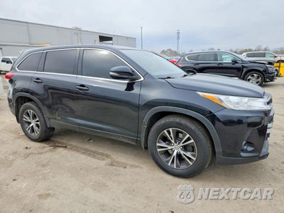 Czwarte zdjęcie samochodu z boku: 2017 TOYOTA HIGHLANDER LE VIN:5TDBZRFH6HS431516 - miniatura