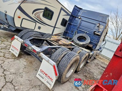 Czwarte zdjęcie samochodu z boku: 2016 VOLVO VNL SEMI TRUCK VIN:4V4NC9EH2GN931729 - miniatura