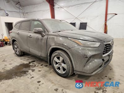 Czwarte zdjęcie samochodu z boku: 2021 TOYOTA HIGHLANDER L VIN:5TDCZRBH2MS526496 - miniatura