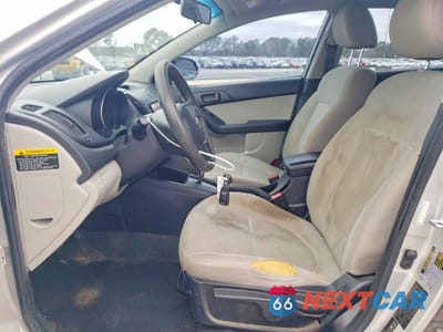 Zdjęcie 7 z 12 samochodu: 2010 KIA FORTE EX VIN:KNAFU4A29A5066697 - miniatura