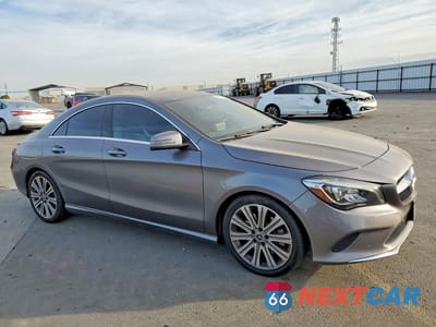 Czwarte zdjęcie samochodu z boku: 2018 MERCEDES-BENZ CLA 250 4MATIC VIN:WDDSJ4GB0JN525915 - miniatura