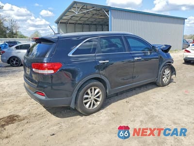 Trzecie zdjęcie samochodu z tyłu: 2017 KIA SORENTO LX V6 VIN:5XYPG4A52HG298911 - miniatura