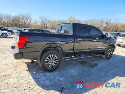 Trzecie zdjęcie samochodu z tyłu: 2016 NISSAN TITAN XD PLATINUM RESERVE VIN:1N6BA1F47GN504352 - miniatura