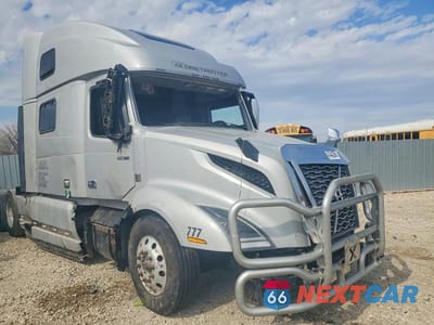 Zdjęcie 9 z 10 samochodu: 2020 VOLVO VNL SEMI TRUCK VIN:4V4NC9EJ9LN213463 - miniatura
