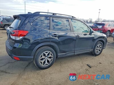 Trzecie zdjęcie samochodu z tyłu: 2021 SUBARU FORESTER PREMIUM VIN:JF2SKAJC2MH515222 - miniatura