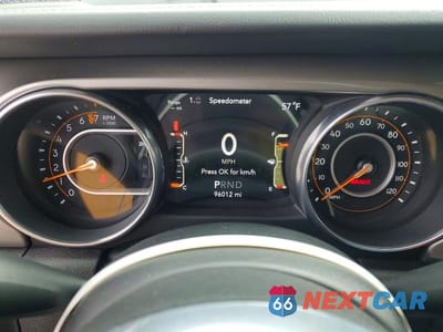 Zdjęcie 9 z 12 samochodu: 2018 JEEP WRANGLER UNLIMITED SAHARA VIN:1C4HJXEGXJW323176 - miniatura