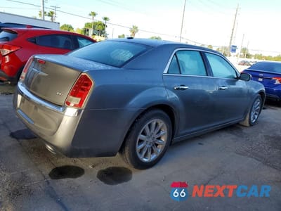 Trzecie zdjęcie samochodu z tyłu: 2012 CHRYSLER 300 LIMITED VIN:2C3CCACG7CH264372 - miniatura