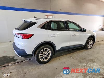 Trzecie zdjęcie samochodu z tyłu: 2020 FORD ESCAPE SE VIN:1FMCU9G61LUB28904 - miniatura