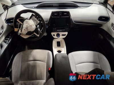 Zdjęcie 8 z 13 samochodu: 2018 TOYOTA PRIUS THREE VIN:JTDKARFU3J3065347 - miniatura