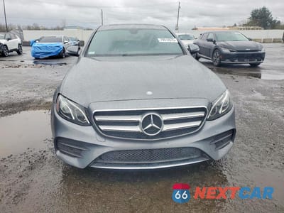 Piąte zdjęcie samochodu w środku: 2017 MERCEDES-BENZ E 300 4MATIC VIN:WDDZF4KB7HA035965 - miniatura
