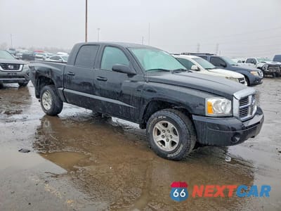 Czwarte zdjęcie samochodu z boku: 2006 DODGE DAKOTA QUAD SLT VIN:1D7HE48N86S504505 - miniatura