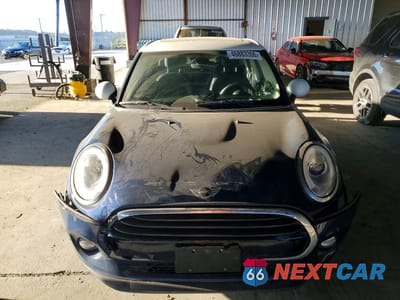 Piąte zdjęcie samochodu w środku: 2018 MINI COOPER VIN:WMWXU1C58J2F81107 - miniatura