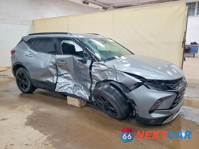 Czwarte zdjęcie samochodu z boku: 2025 CHEVROLET BLAZER 2LT VIN:3GNKBHR46SS169711 - miniatura